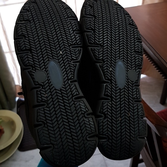 Sketchers leather slip resistant work shoe - Picture 7 of 7